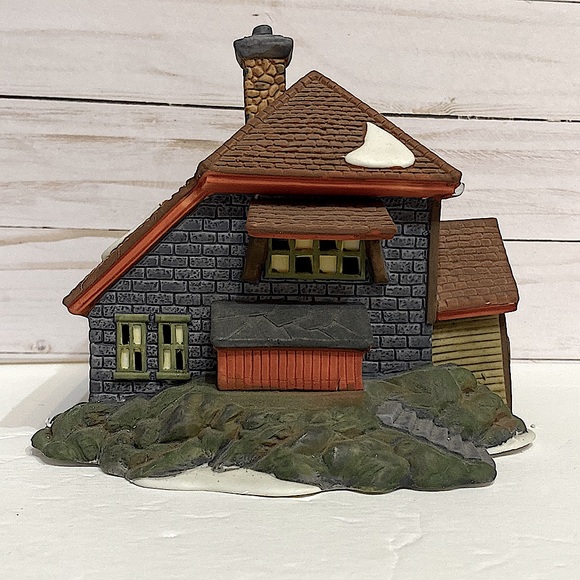 DEPARTMENT 56 - Bluebird Seed And Bulb - Heritage Village - New England Village - Picture 2 of 8